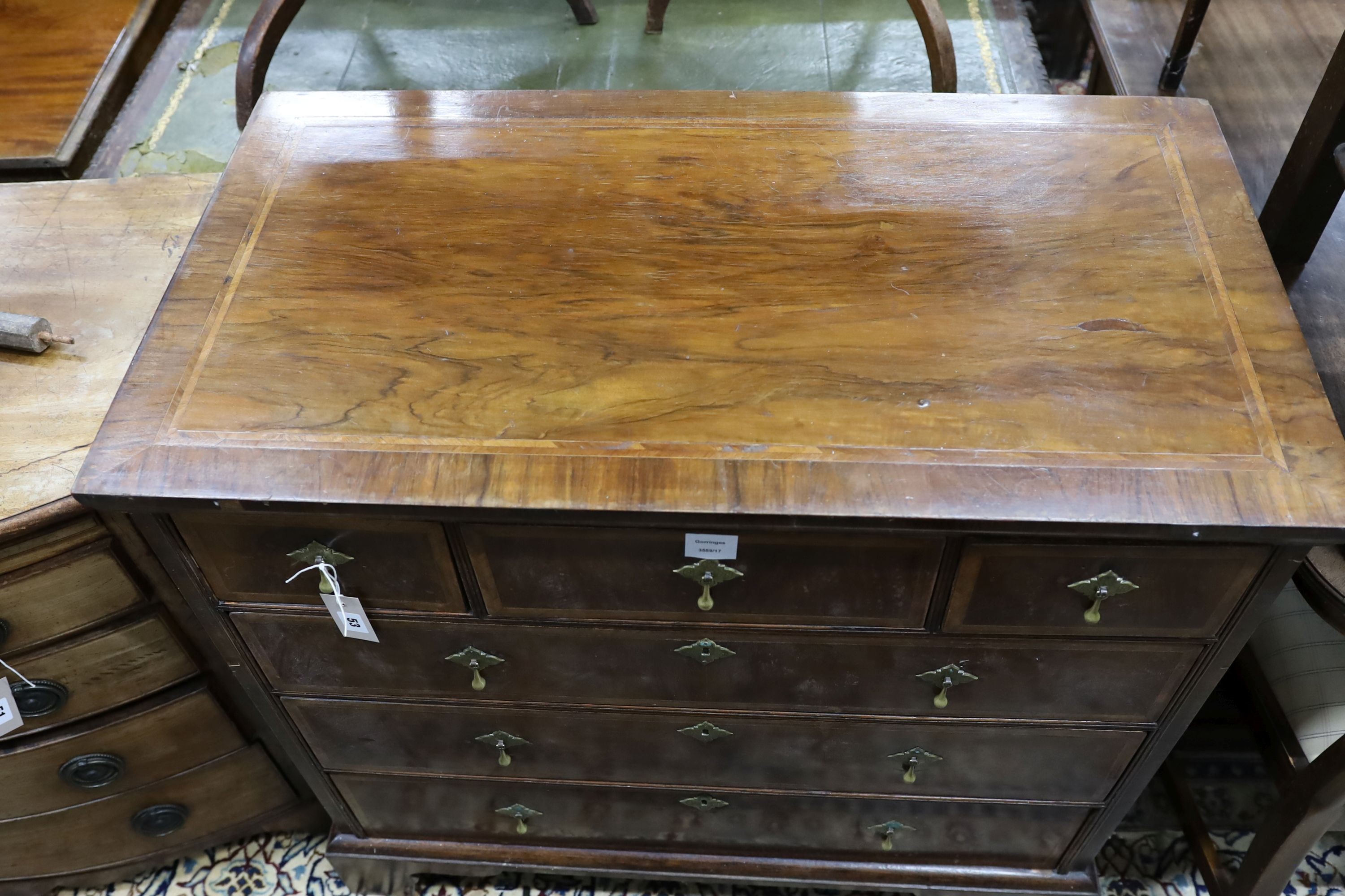 An early 18th century feather banded walnut chest of drawers, width 96cm, depth 53cm, height 92cm